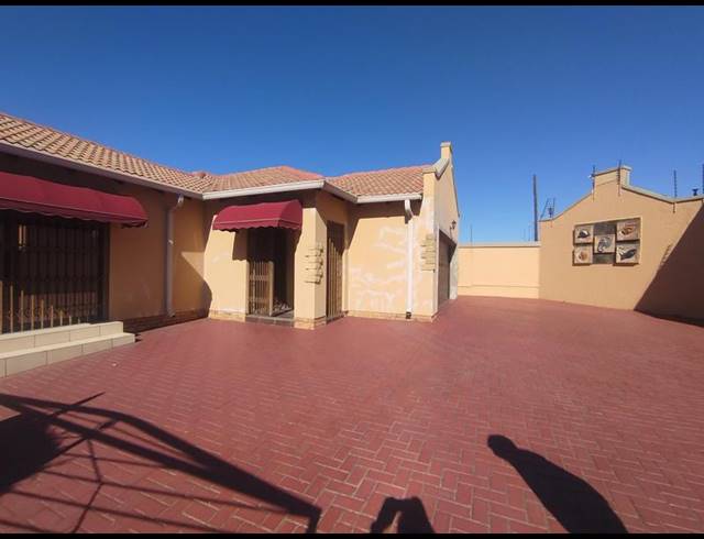 3 BEDROOM HOUSE FOR SALE IN HUGHES